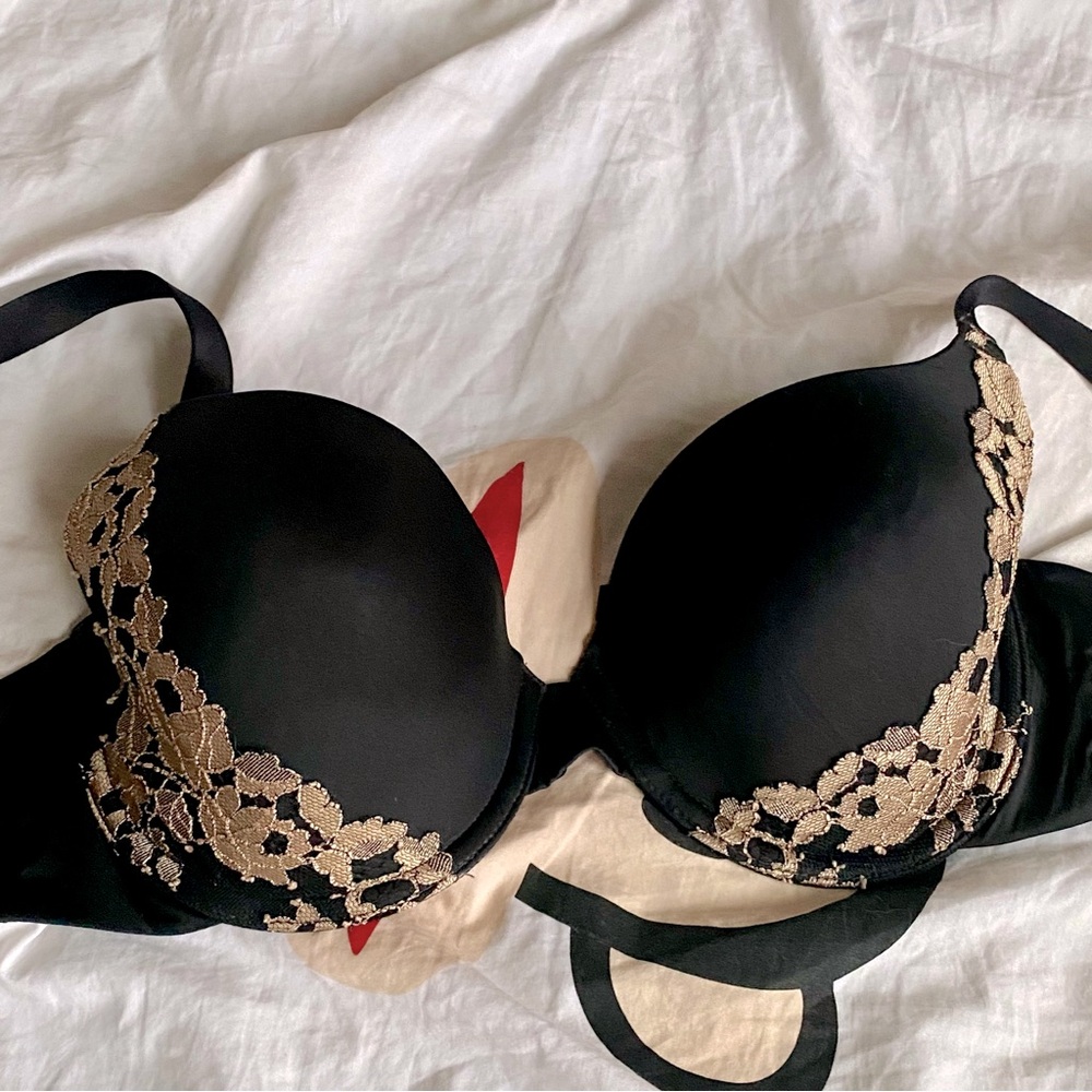 Wacoal Full Coverage Lightly Lined Bra with Vintage Lace Detail